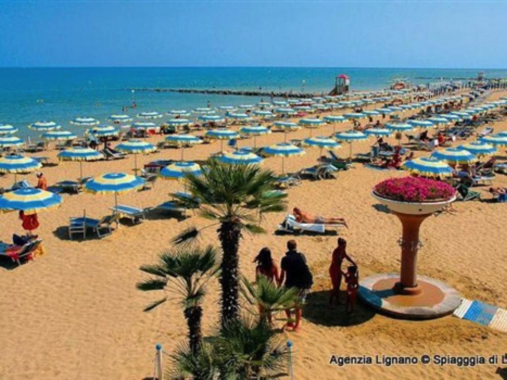 Lignano Riviera With Fireplace & Air Conditioning Lignano Sabbiadoro Kültér fotó