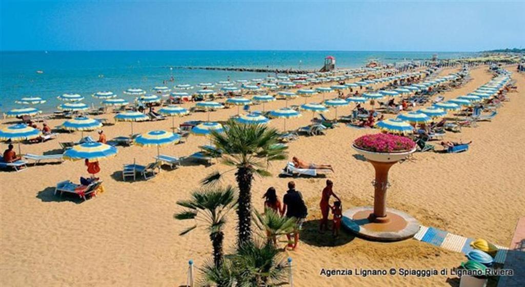 Lignano Riviera With Fireplace & Air Conditioning Lignano Sabbiadoro Kültér fotó